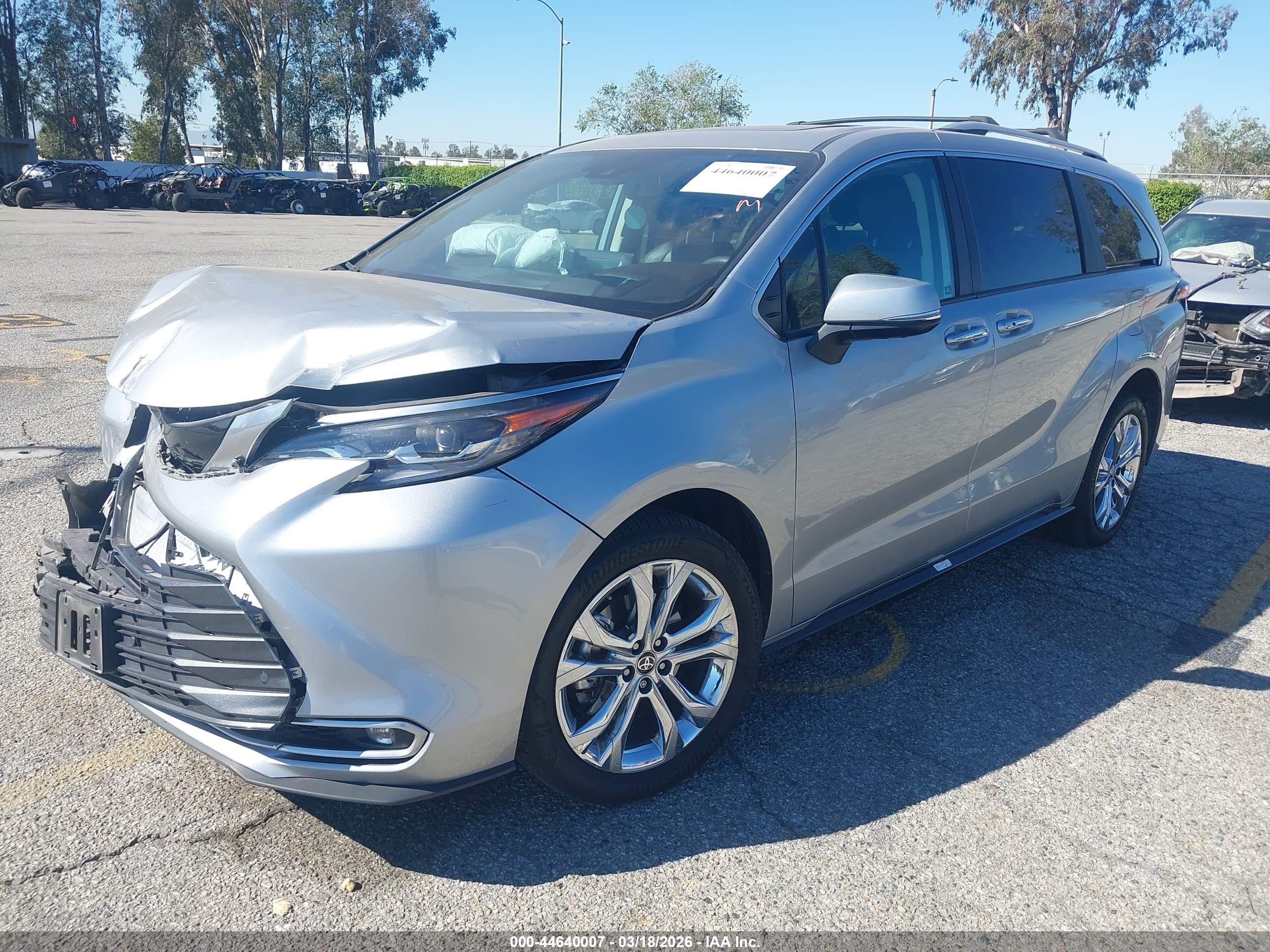 2024 Toyota Sienna Platinum Silver vin: 5TDERKEC4RS198165