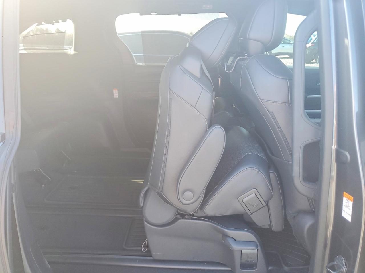 2025 Toyota Sienna Platinum 7-passenger Charcoal vin: 5TDERKEC4SS284680