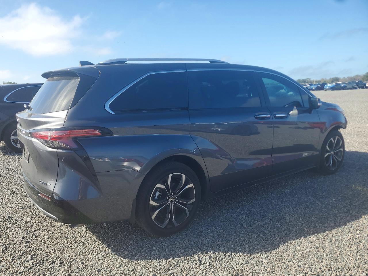 2025 Toyota Sienna Platinum 7-passenger Charcoal vin: 5TDERKEC4SS284680