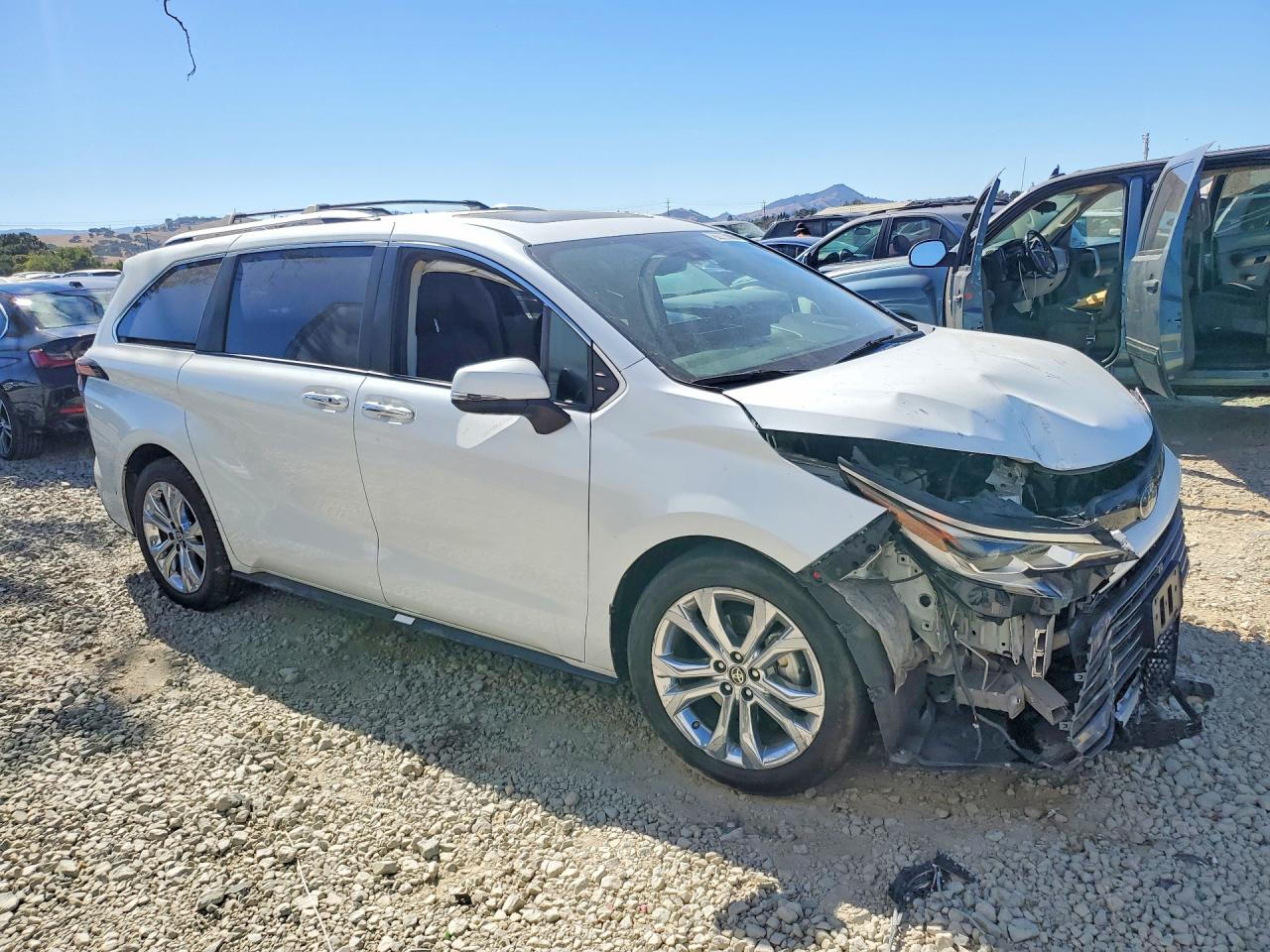 2022 Toyota Sienna Platinum 7-passenger White vin: 5TDERKEC7NS079133