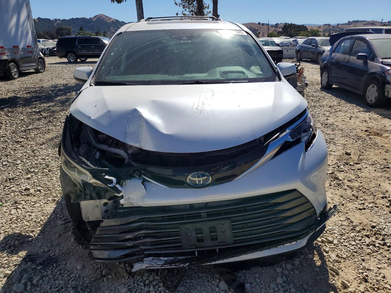2022 Toyota Sienna Platinum 7-passenger White vin: 5TDERKEC7NS079133