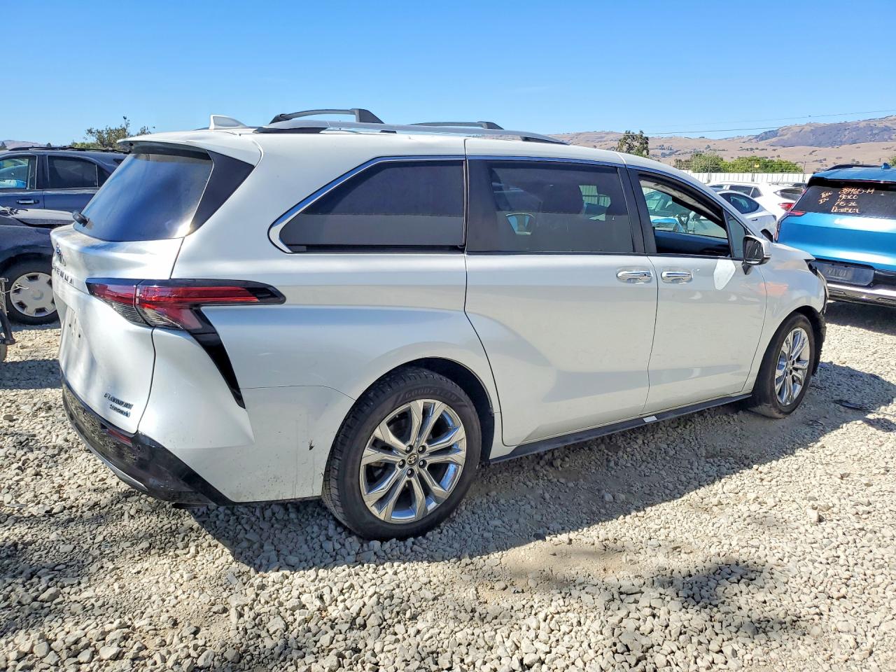 2022 Toyota Sienna Platinum 7-passenger White vin: 5TDERKEC7NS079133
