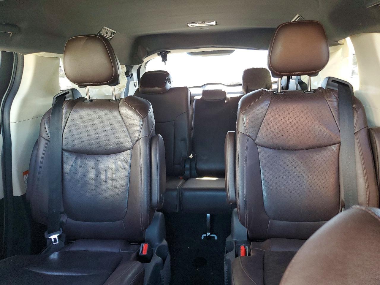 2022 Toyota Sienna Platinum 7-passenger White vin: 5TDERKEC7NS079133