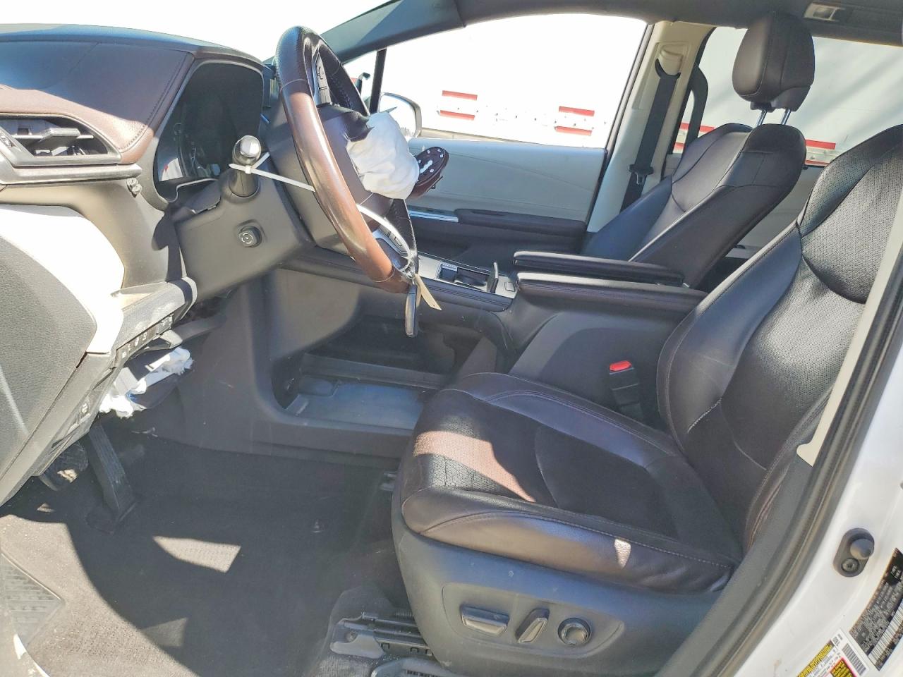 2022 Toyota Sienna Platinum 7-passenger White vin: 5TDERKEC7NS079133