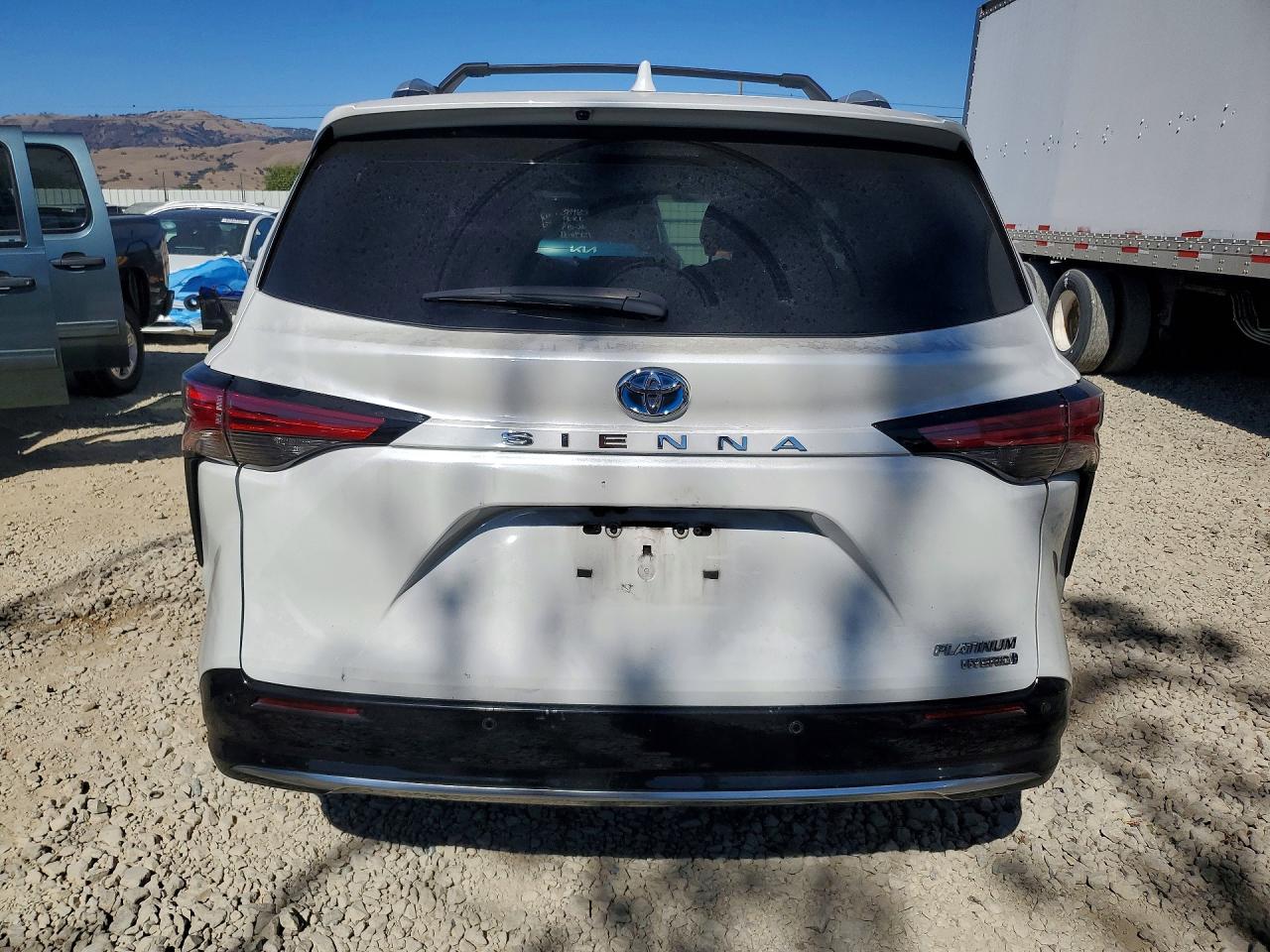2022 Toyota Sienna Platinum 7-passenger White vin: 5TDERKEC7NS079133