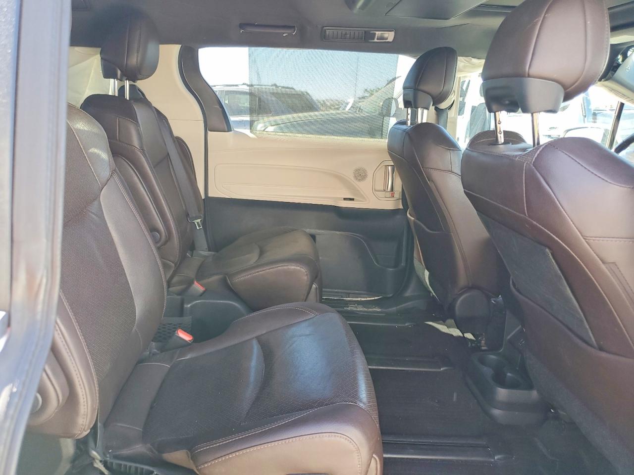 2022 Toyota Sienna Platinum 7-passenger White vin: 5TDERKEC7NS079133