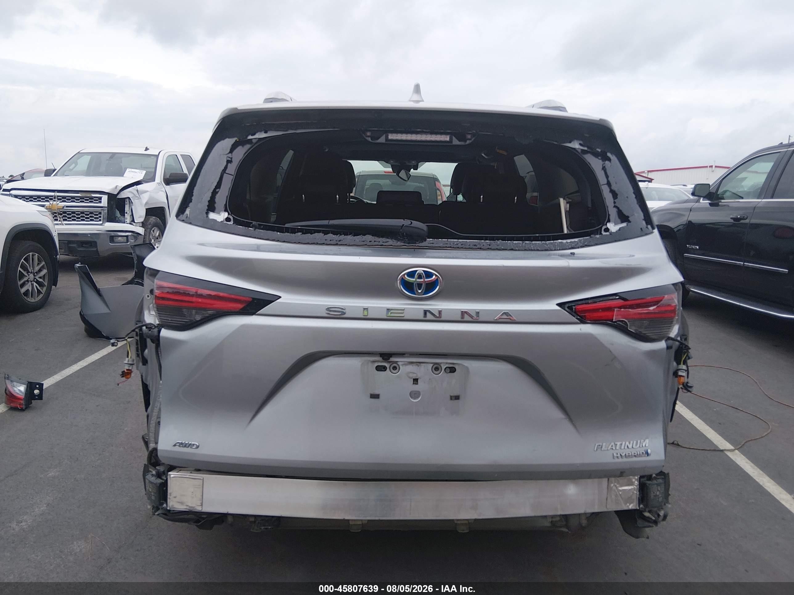 2024 Toyota Sienna Platinum Silver vin: 5TDESKFC3RS145525