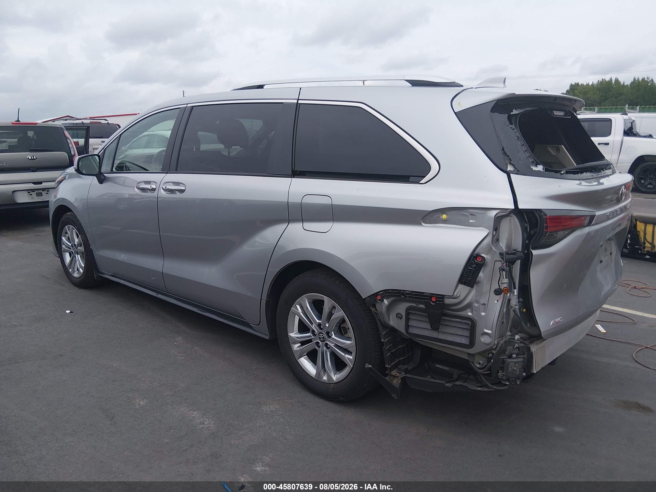 2024 Toyota Sienna Platinum Silver vin: 5TDESKFC3RS145525