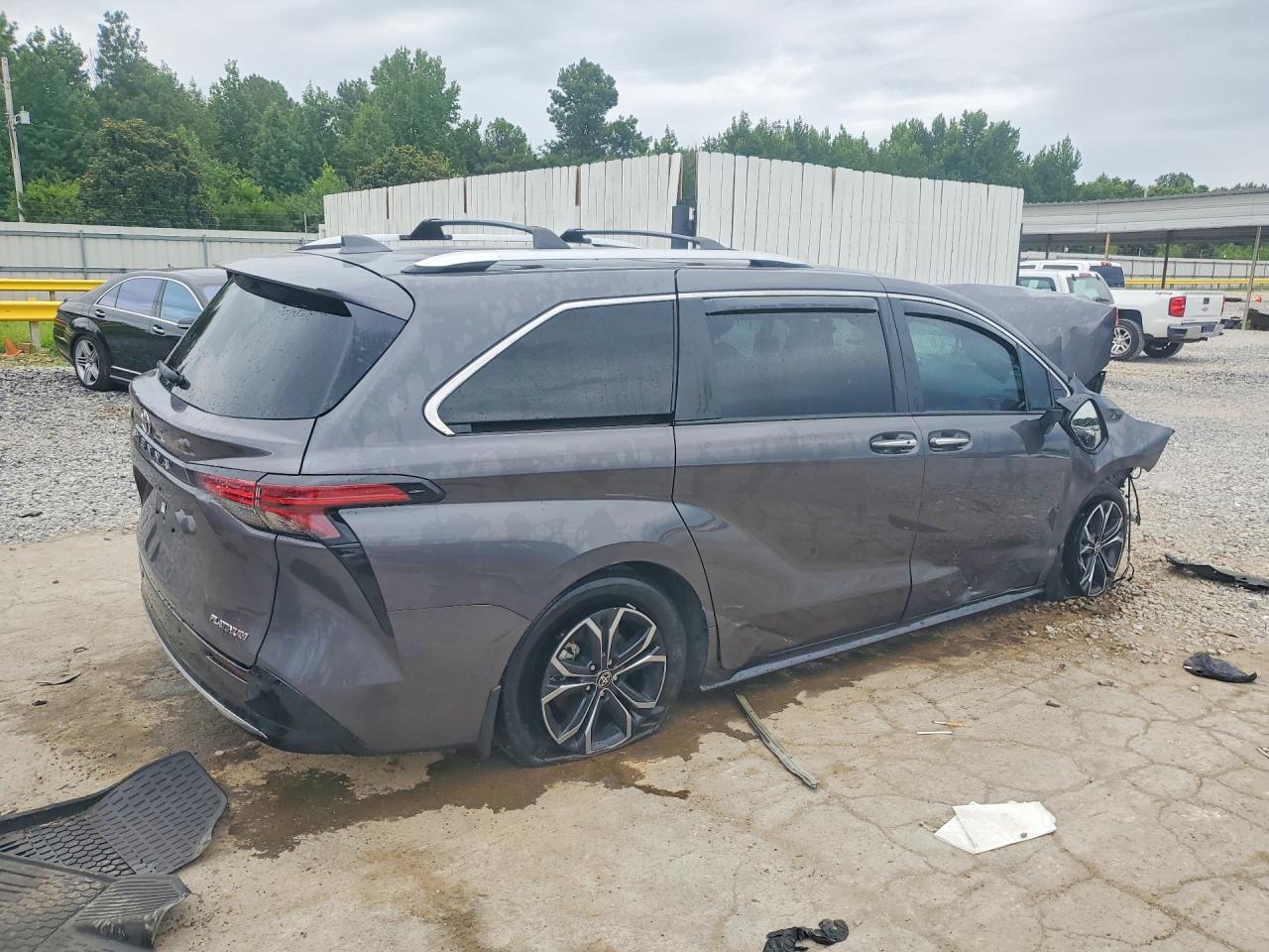2025 Toyota Sienna Platinum 7-passenger Gray vin: 5TDESKFC6SS154614