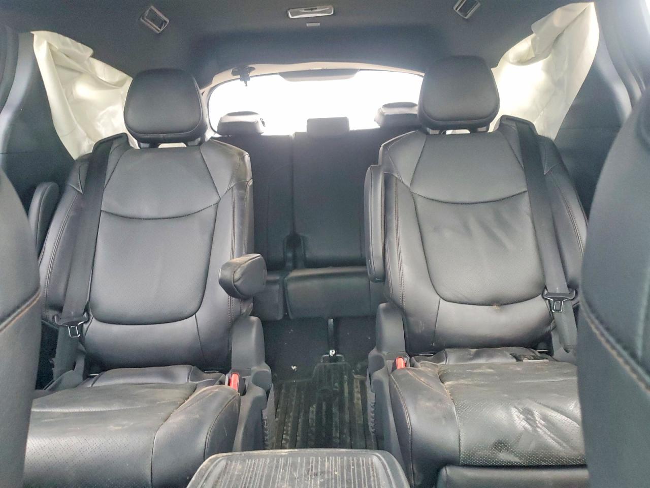 2025 Toyota Sienna Platinum 7-passenger Gray vin: 5TDESKFC6SS154614