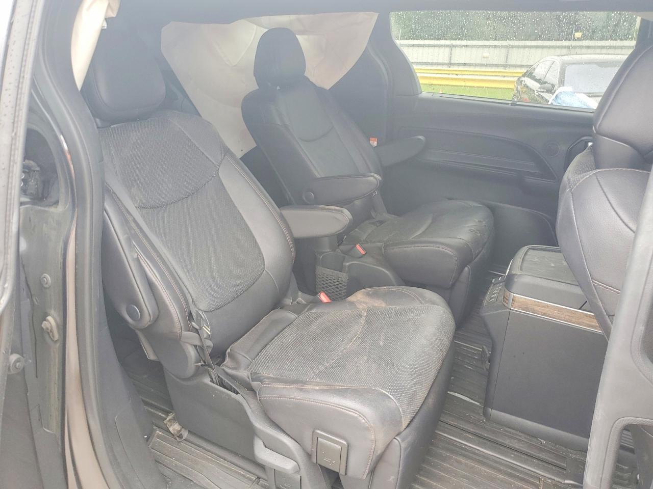 2025 Toyota Sienna Platinum 7-passenger Gray vin: 5TDESKFC6SS154614