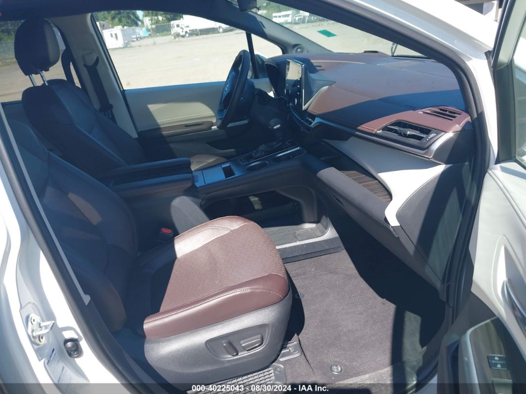 2021 Toyota Sienna Platinum White vin: 5TDESKFCXMS027643