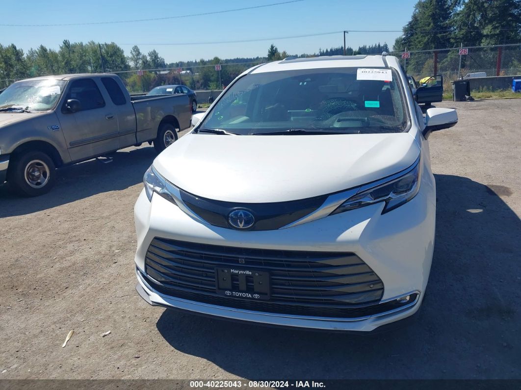 2021 Toyota Sienna Platinum White vin: 5TDESKFCXMS027643