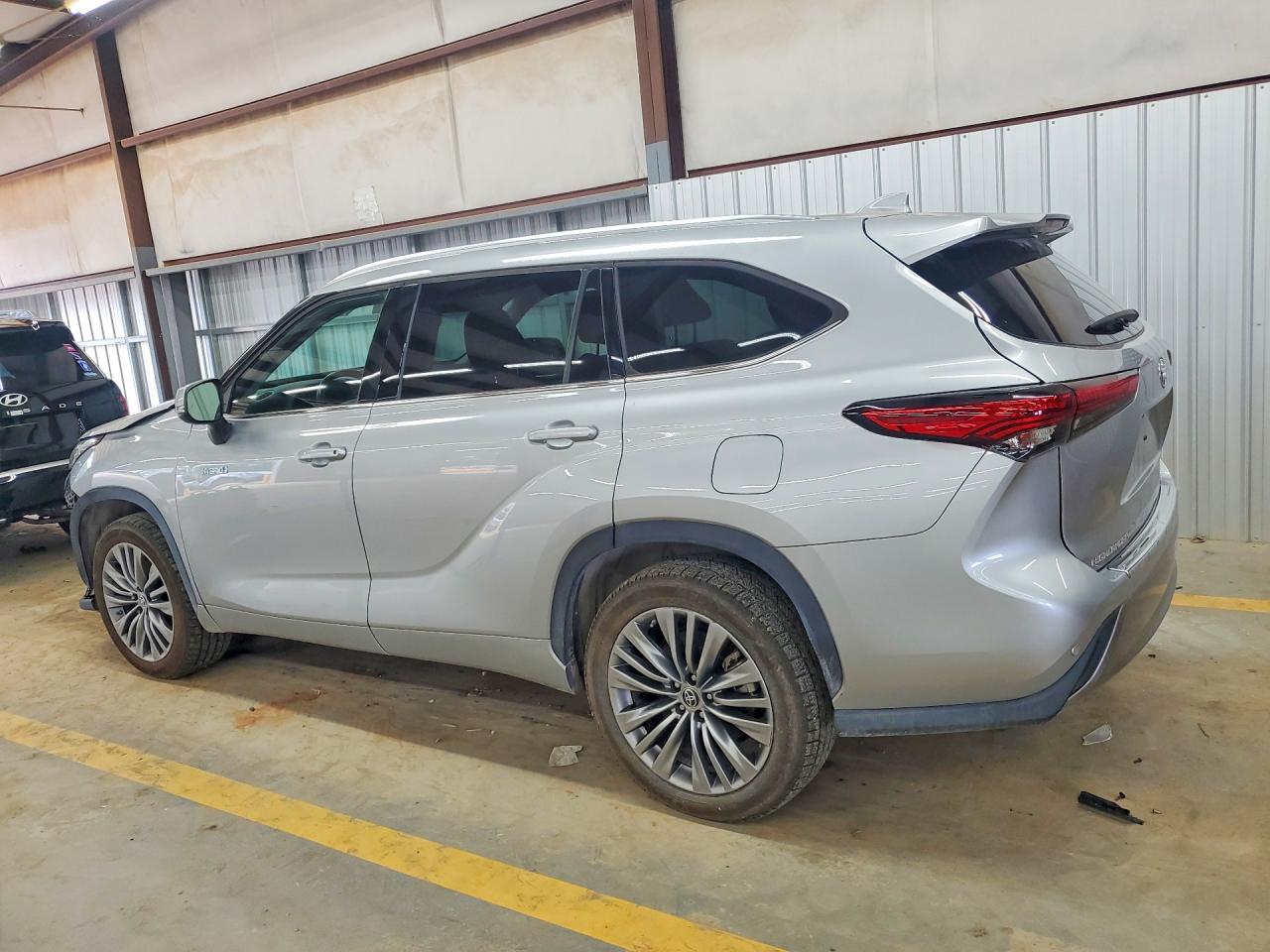 2021 Toyota Highlander Hybrid Platinum Silver vin: 5TDFARAH1MS011592