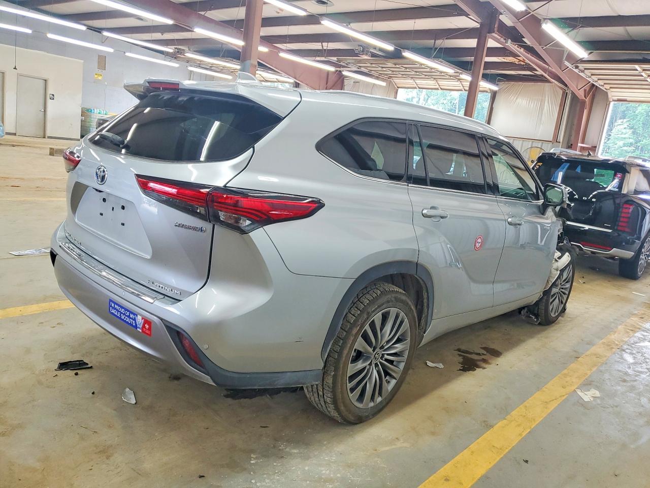 2021 Toyota Highlander Hybrid Platinum Silver vin: 5TDFARAH1MS011592