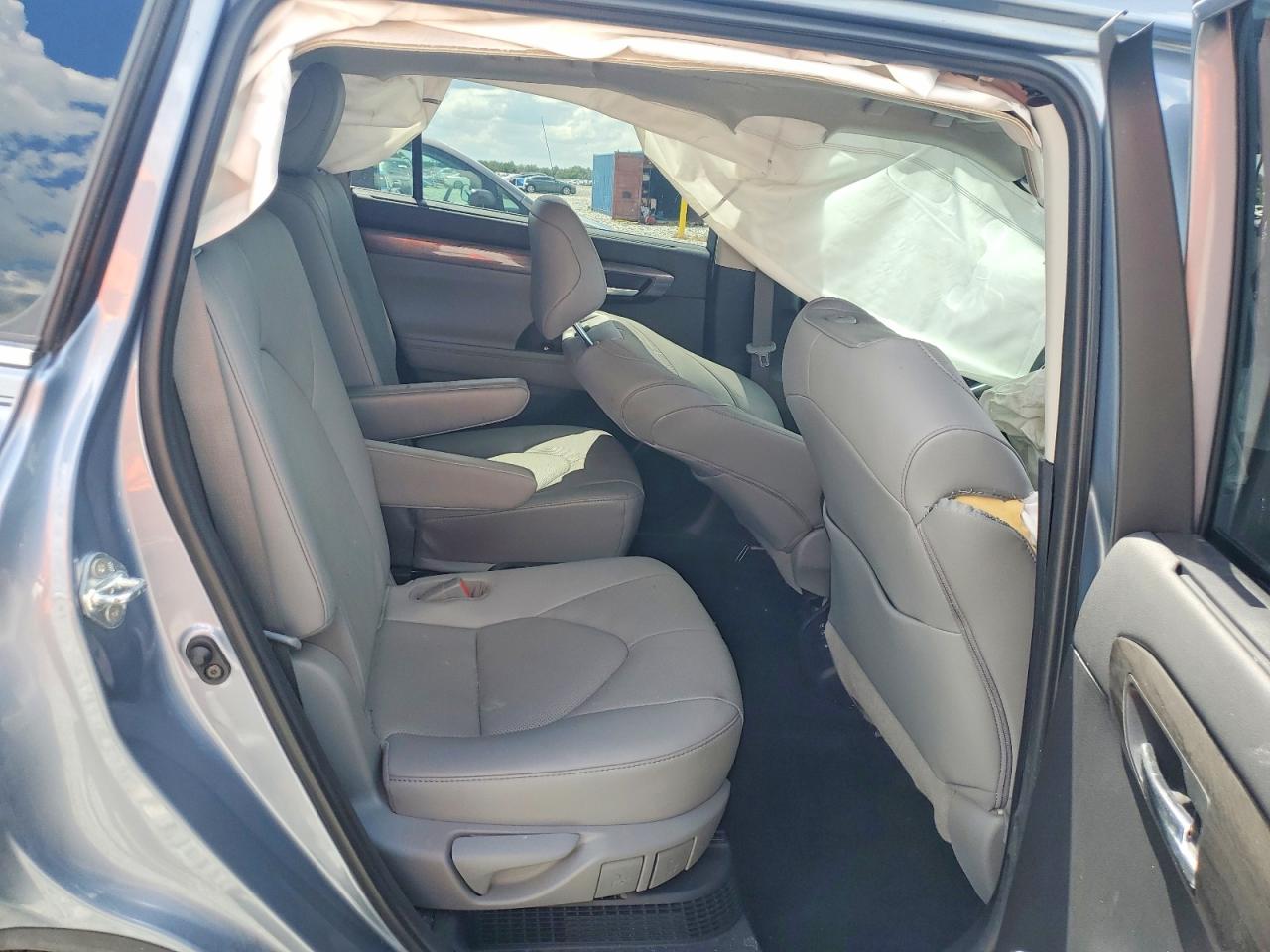 2021 Toyota Highlander Hybrid Platinum Blue vin: 5TDFARAH5MS009151