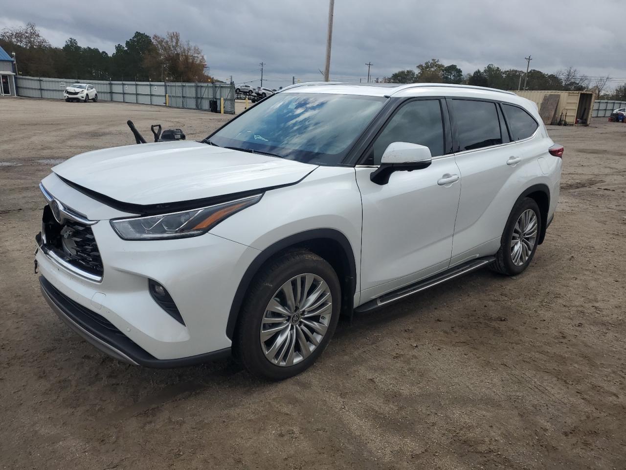 Цена и история 2023 Toyota Highlander Hybrid Platinum 2.5l 4 vin