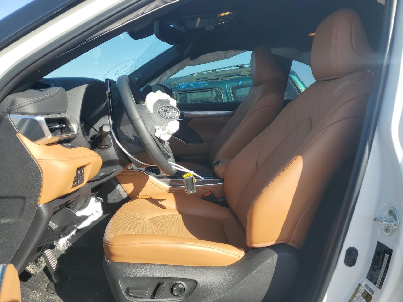 Цена и история 2023 Toyota Highlander Hybrid Platinum 2.5l 4 vin