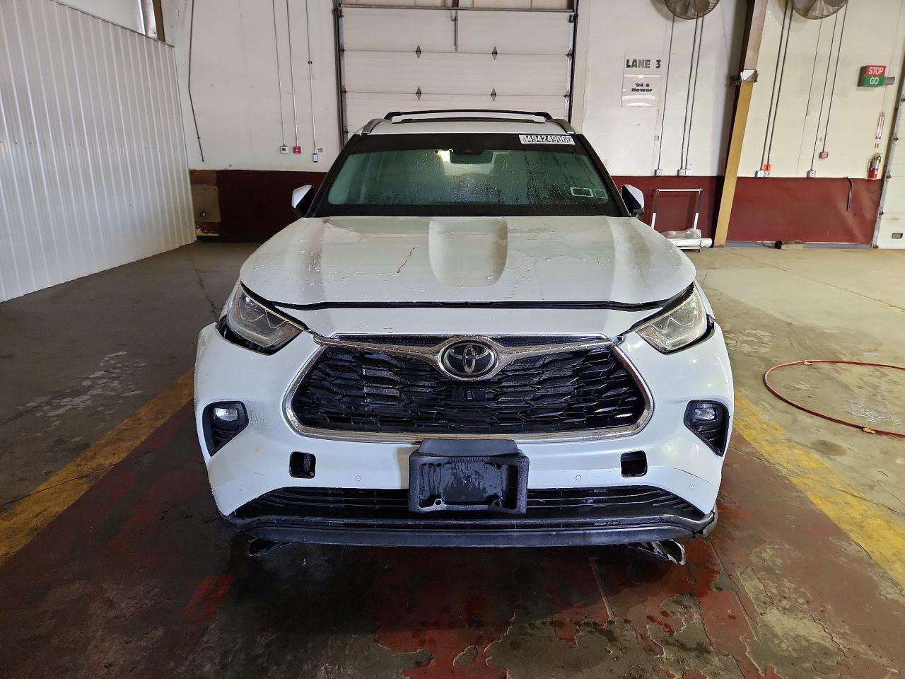 2022 Toyota Highlander Platinum White vin: 5TDFZRBH0NS200808