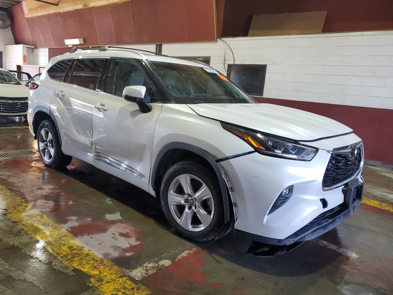 2022 Toyota Highlander Platinum White vin: 5TDFZRBH0NS200808 Damage: Right Rear Door, Dent(S) W/ Paint Dmg, > 12 Inches