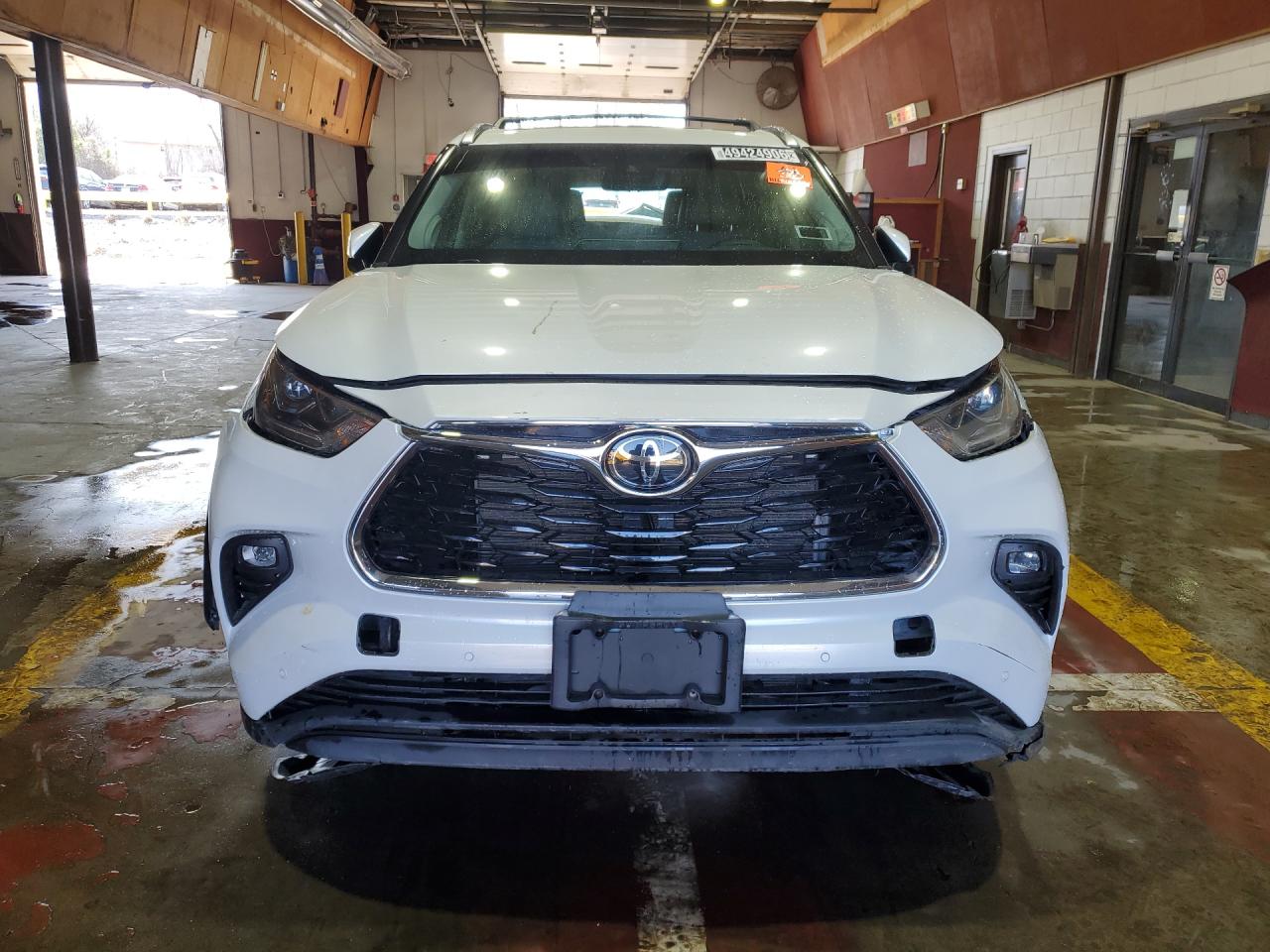2022 Toyota Highlander Platinum White vin: 5TDFZRBH0NS200808 Damage: Front Bumper Cover Lower, Broken, Replacement Required