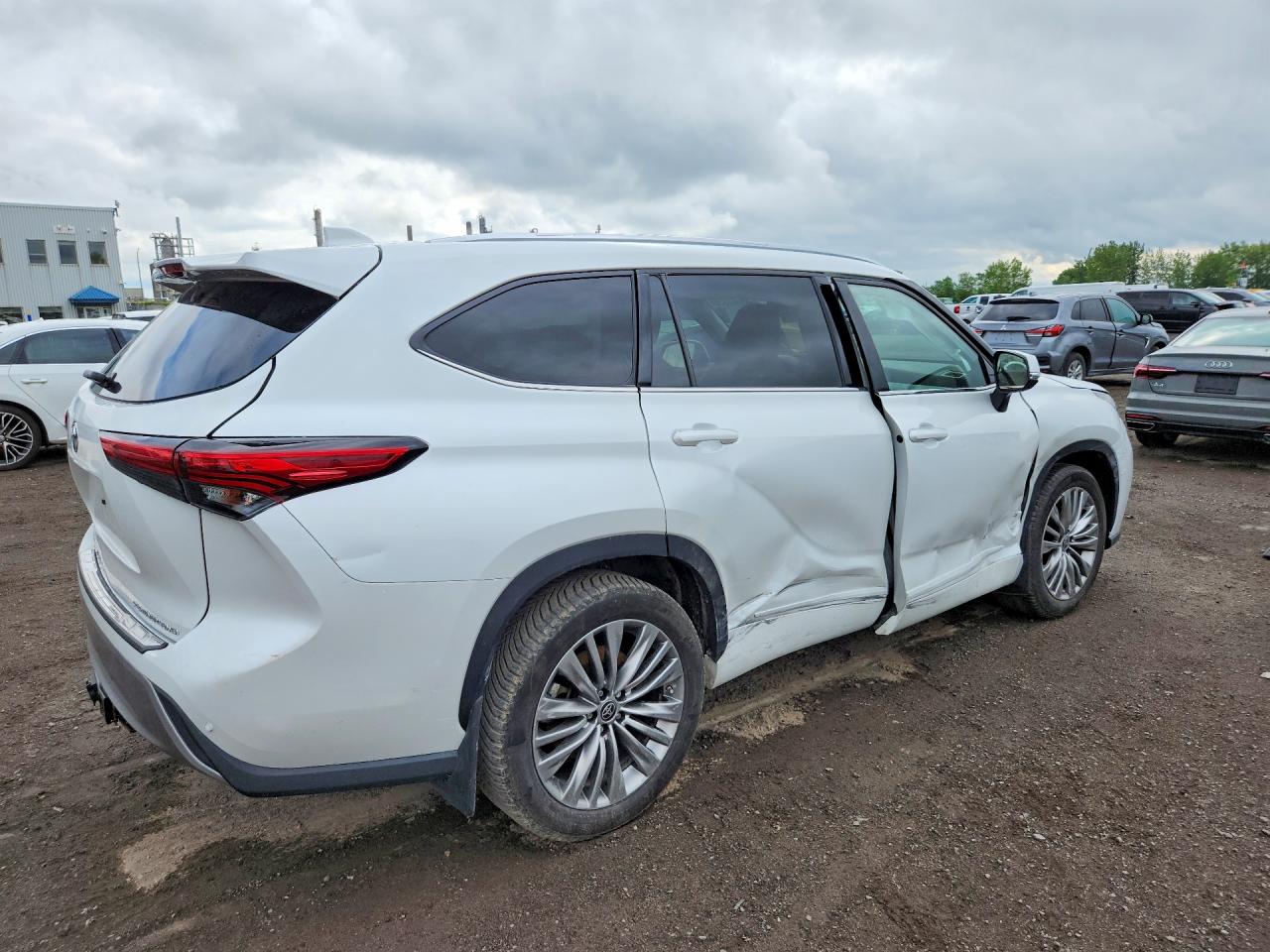 2022 Toyota Highlander Platinum White vin: 5TDFZRBH5NS199896