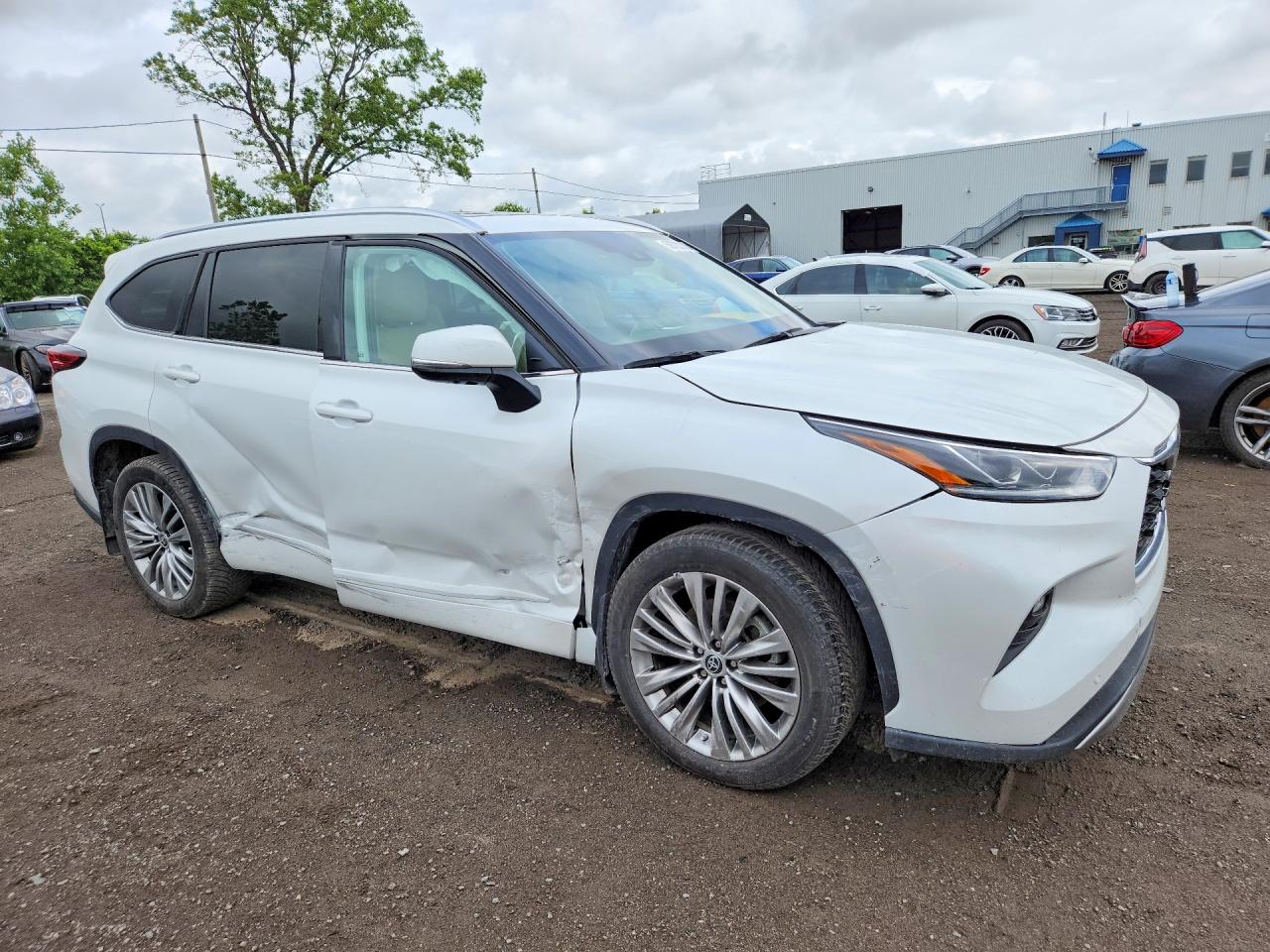 2022 Toyota Highlander Platinum White vin: 5TDFZRBH5NS199896