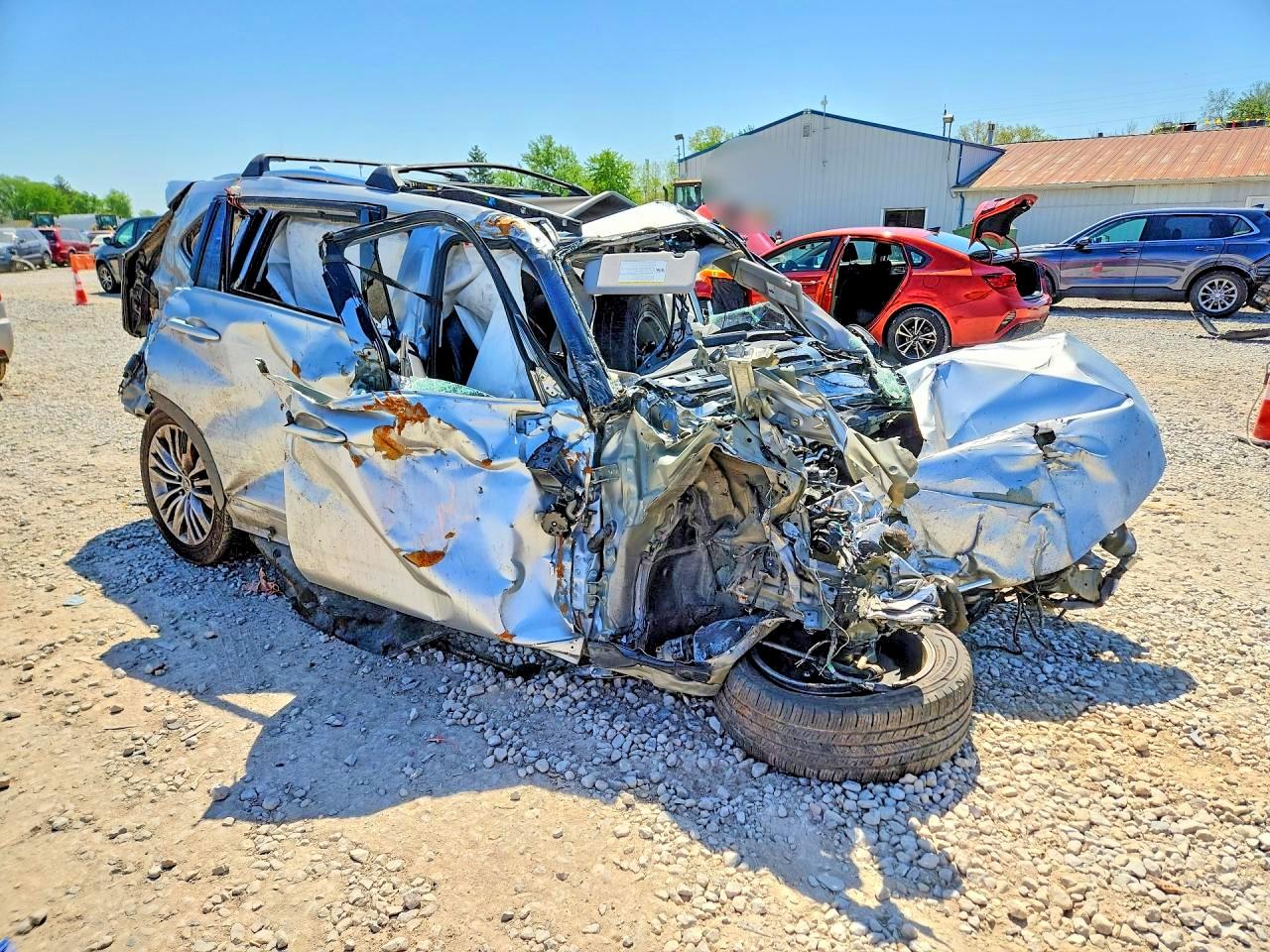 2022 Toyota Highlander Platinum Серебряный vin: 5TDFZRBHXNS192104