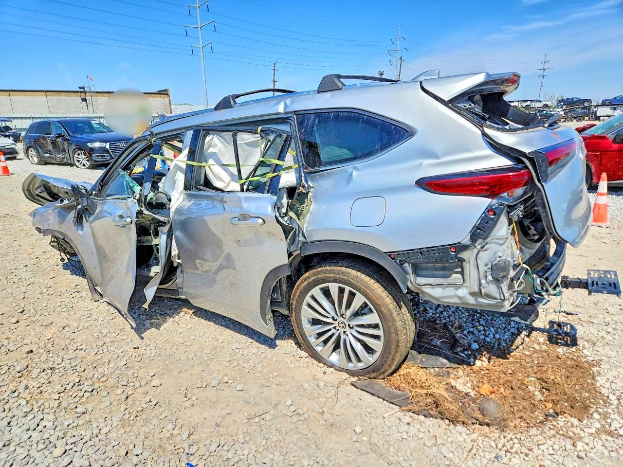 2022 Toyota Highlander Platinum Серебряный vin: 5TDFZRBHXNS192104