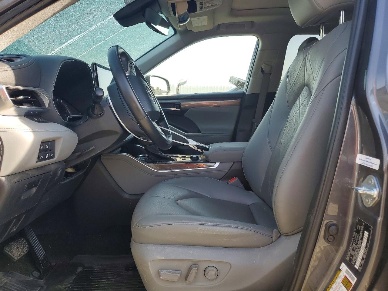 2022 Toyota Highlander Platinum Черный vin: 5TDFZRBHXNS196413