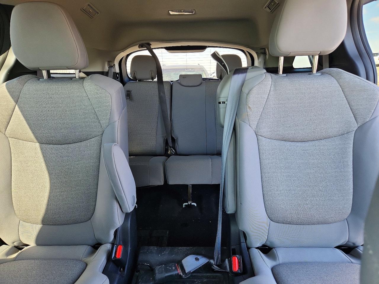 2025 Toyota Sienna White vin: 5TDGSKFCXSS163051