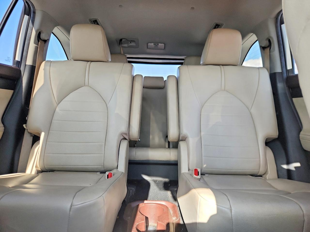 2021 Toyota Highlander Xle White vin: 5TDGZRAH4MS043286