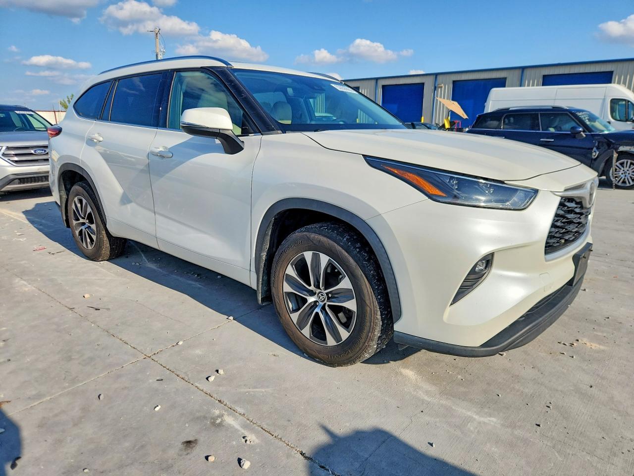 2021 Toyota Highlander Xle White vin: 5TDGZRAH4MS043286