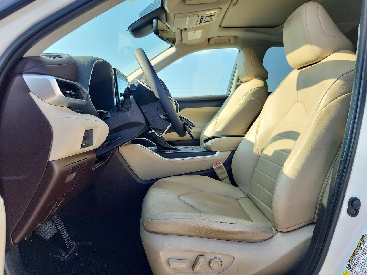 2021 Toyota Highlander Xle White vin: 5TDGZRAH4MS043286