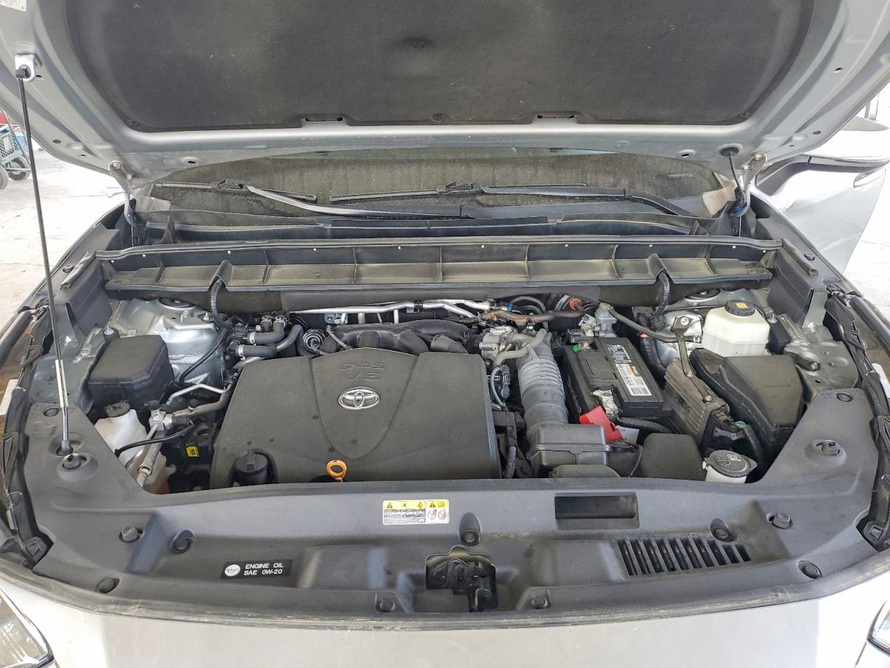 2021 Toyota Highlander Xle Silver vin: 5TDGZRAH5MS521439