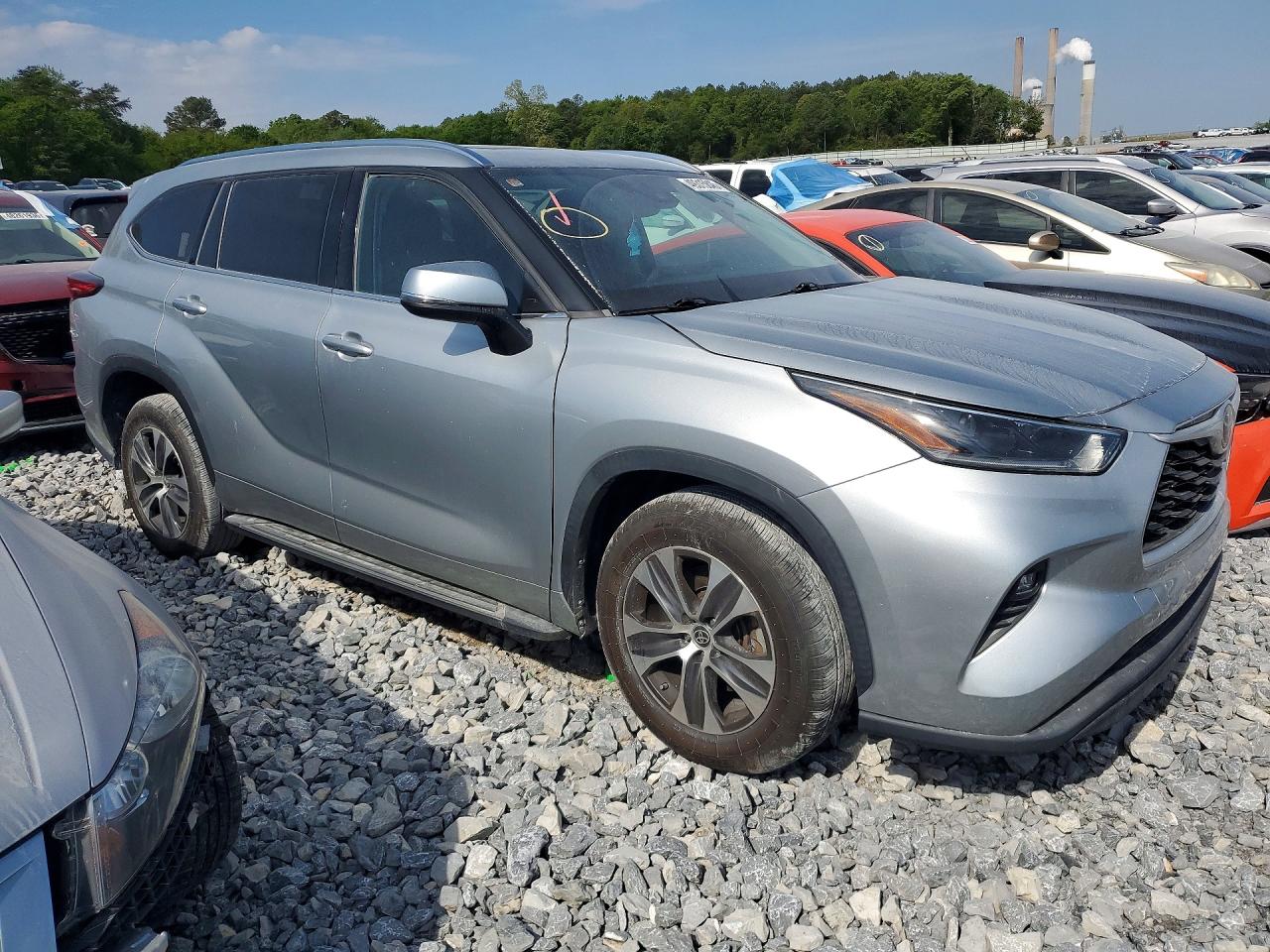 2021 Toyota Highlander Xle Silver vin: 5TDGZRAH5MS521439