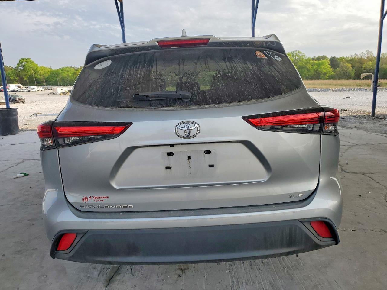 2021 Toyota Highlander Xle Silver vin: 5TDGZRAH5MS521439