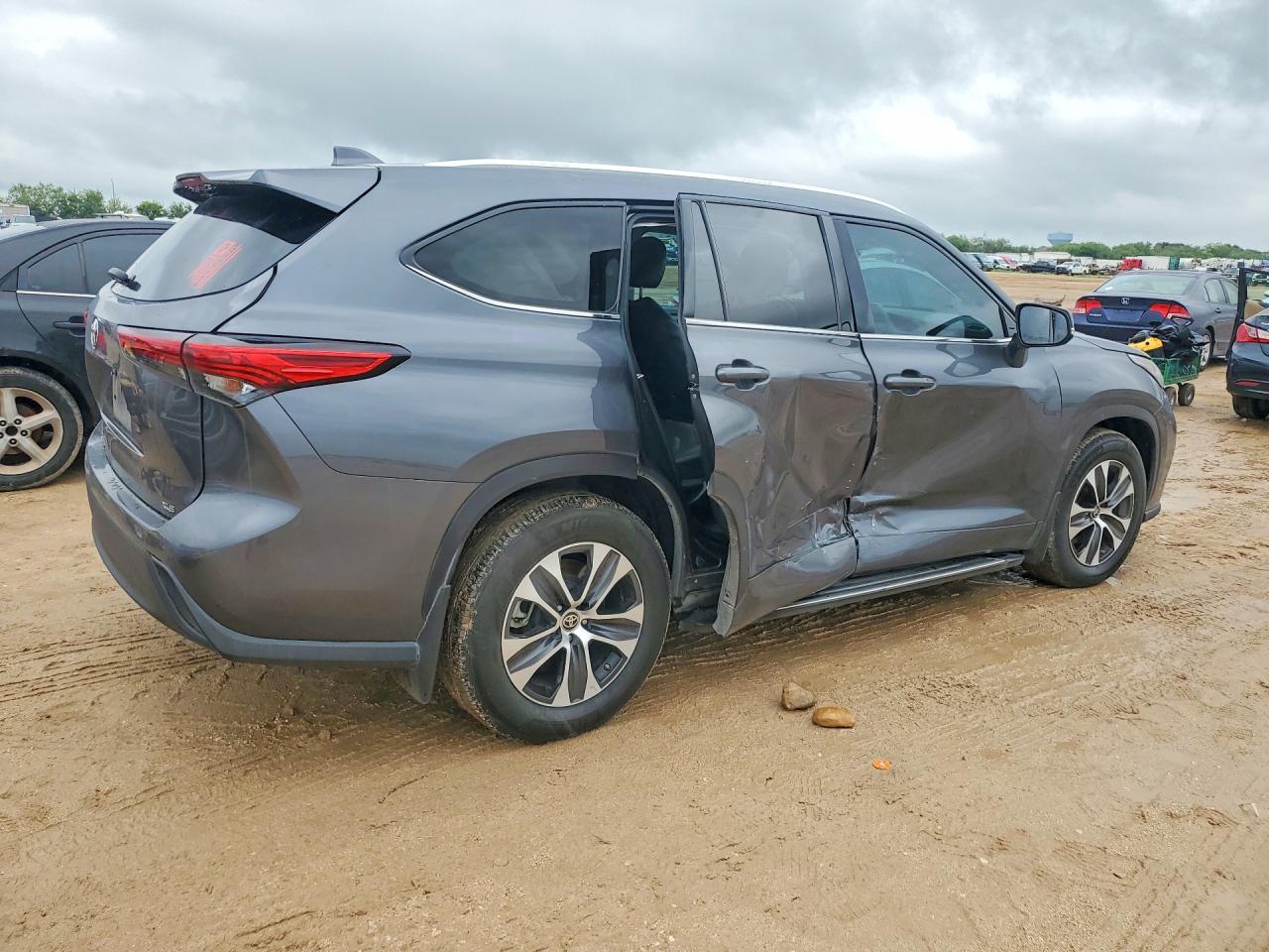 2021 Toyota Highlander Xle Gray vin: 5TDGZRAH6MS515164