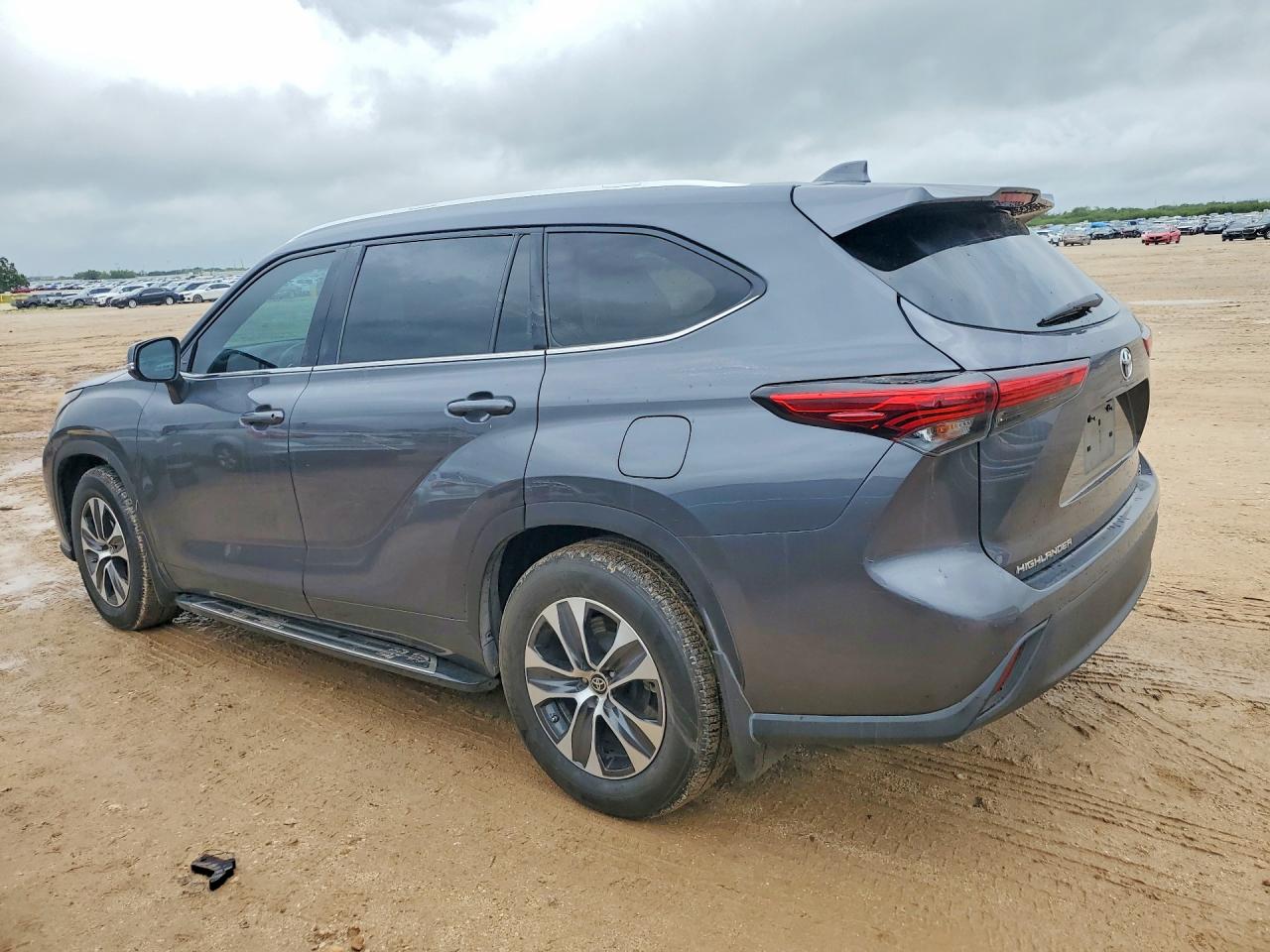 2021 Toyota Highlander Xle Gray vin: 5TDGZRAH6MS515164