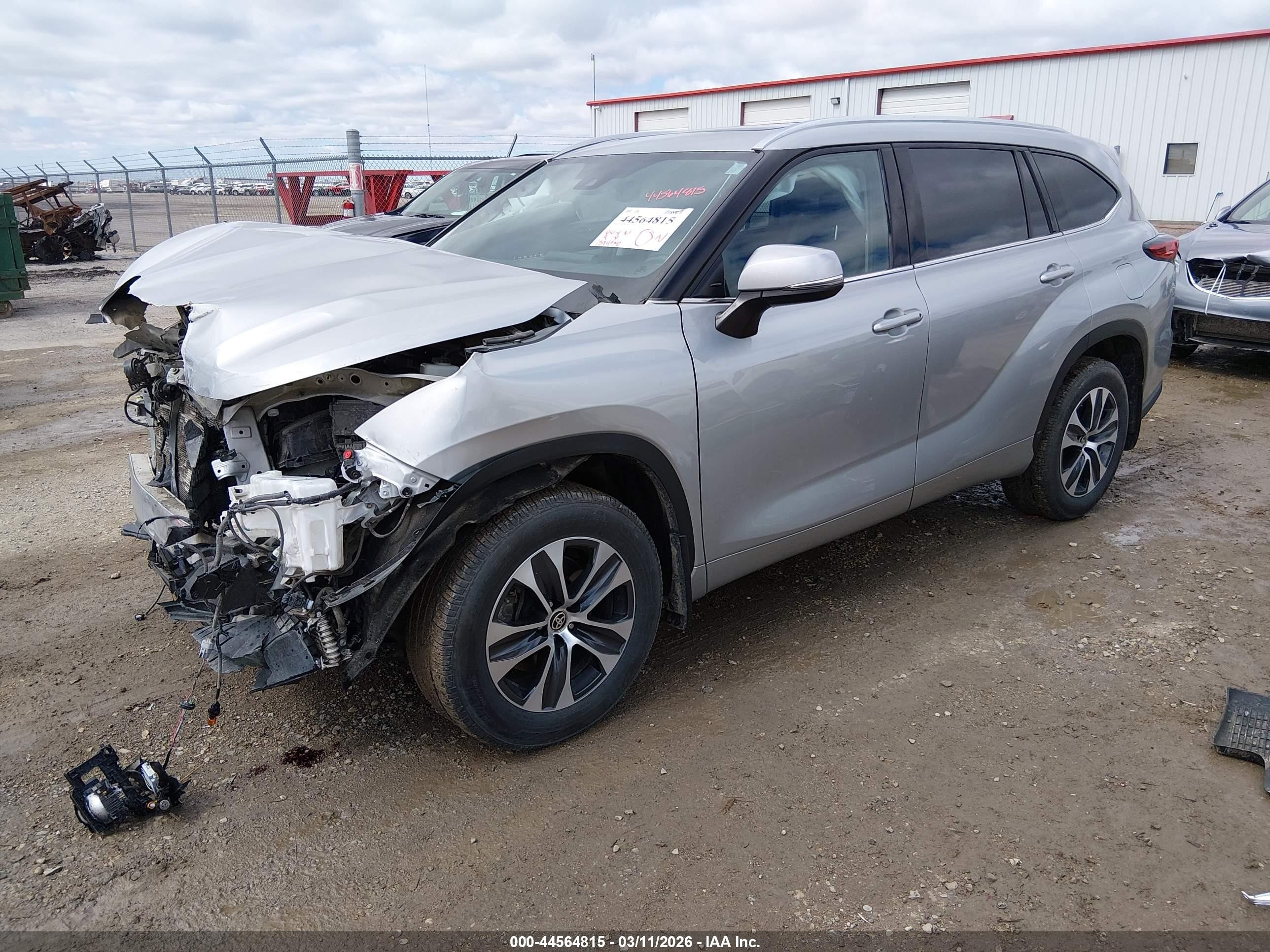 2021 Toyota Highlander Xle Silver vin: 5TDGZRBH2MS551769