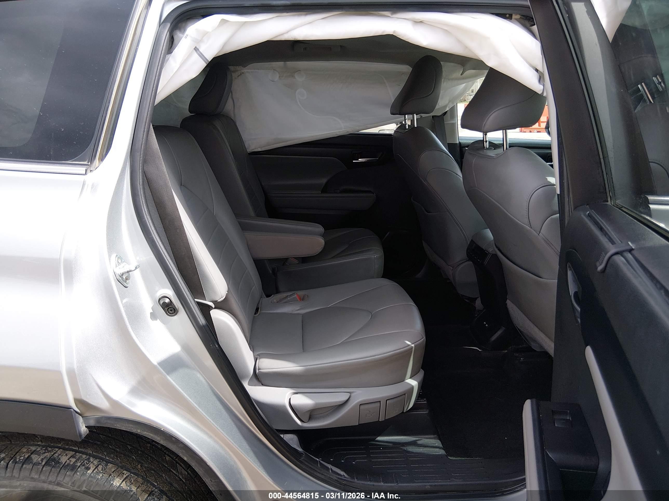 2021 Toyota Highlander Xle Silver vin: 5TDGZRBH2MS551769