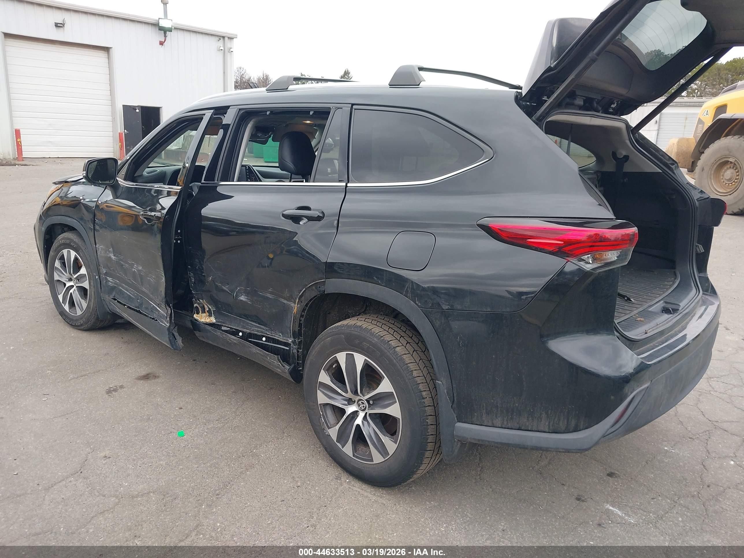 2022 Toyota Highlander Xle Black vin: 5TDGZRBH5NS224641