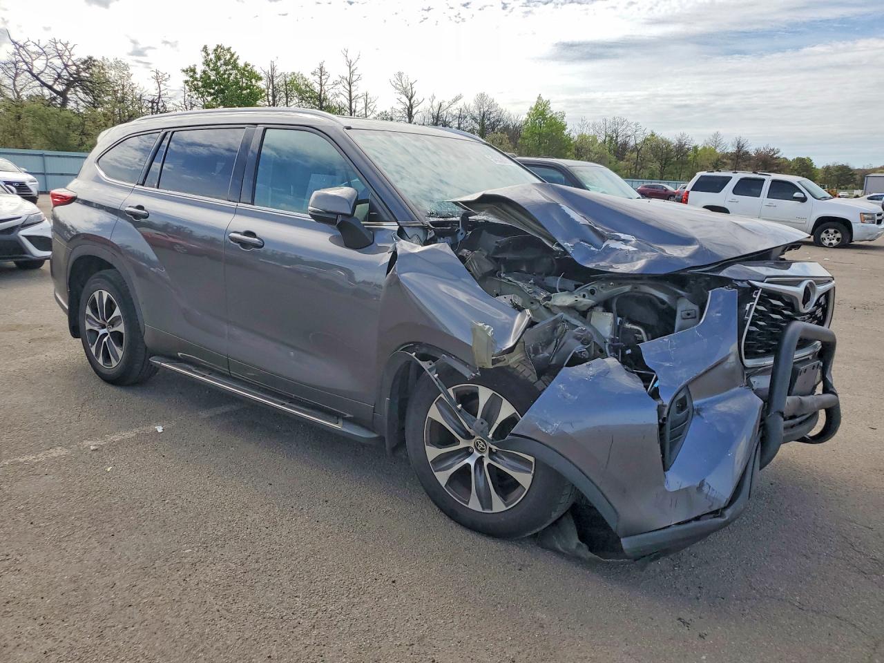 2022 Toyota Highlander Xle Gray vin: 5TDGZRBH7NS571596