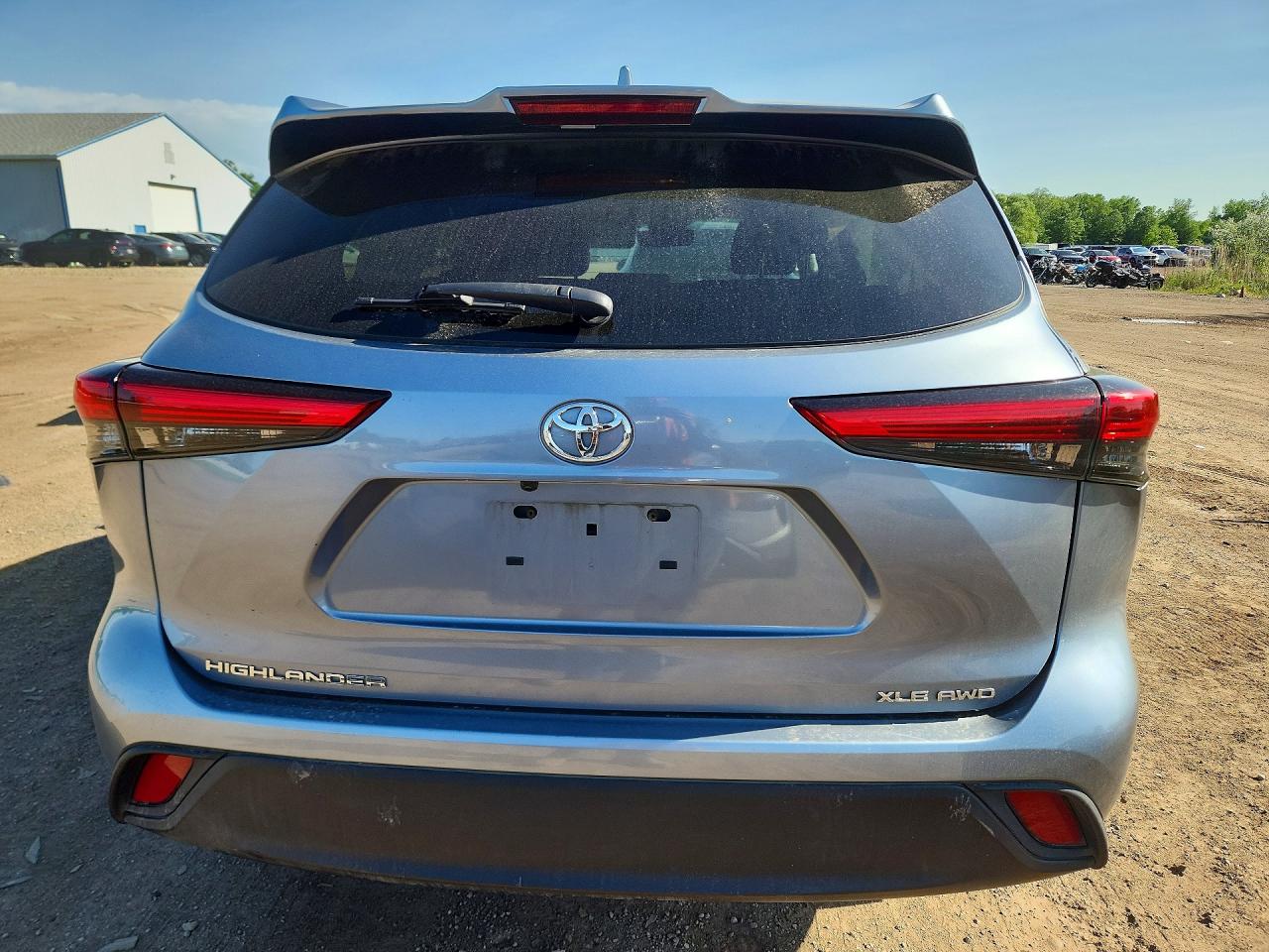 2021 Toyota Highlander Xle Silver vin: 5TDGZRBH8MS143969