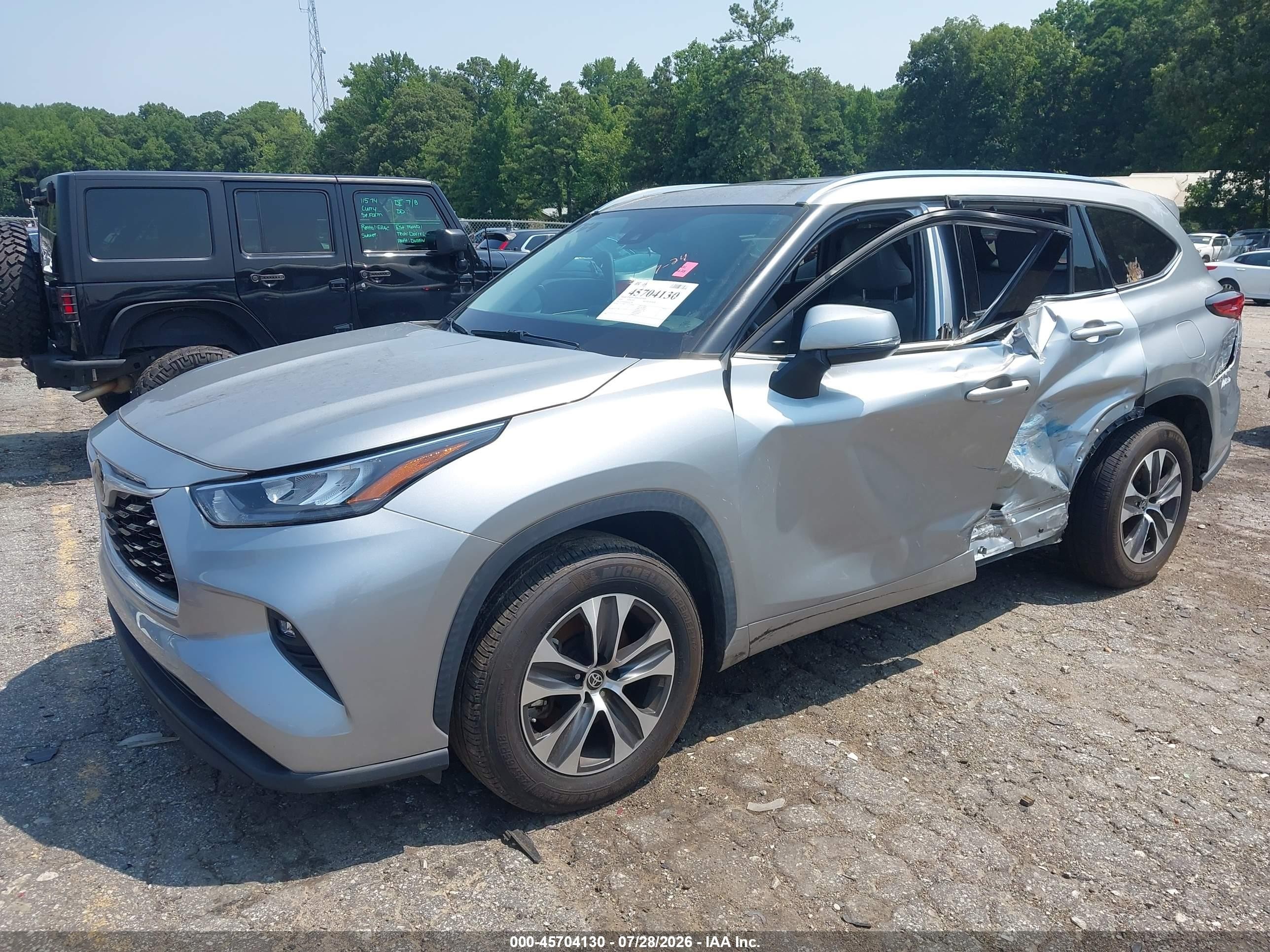 2020 Toyota Highlander Xle Silver vin: 5TDHZRAH6LS012284