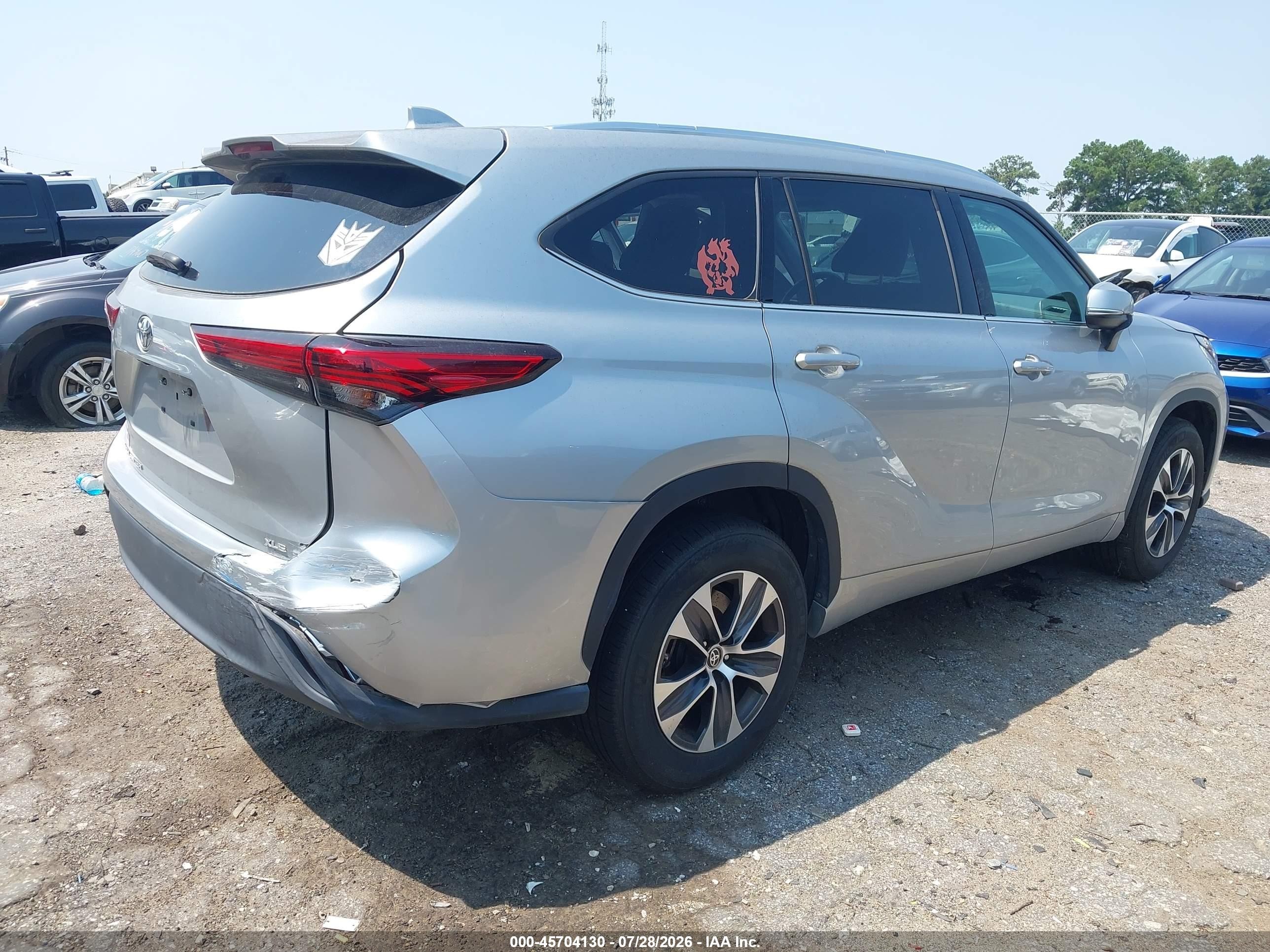 2020 Toyota Highlander Xle Silver vin: 5TDHZRAH6LS012284
