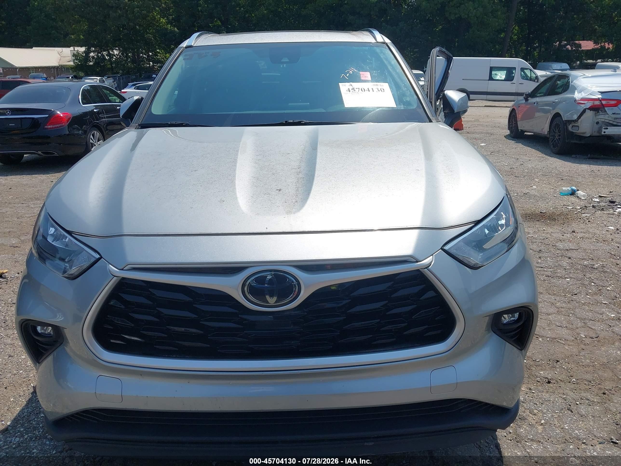 2020 Toyota Highlander Xle Silver vin: 5TDHZRAH6LS012284