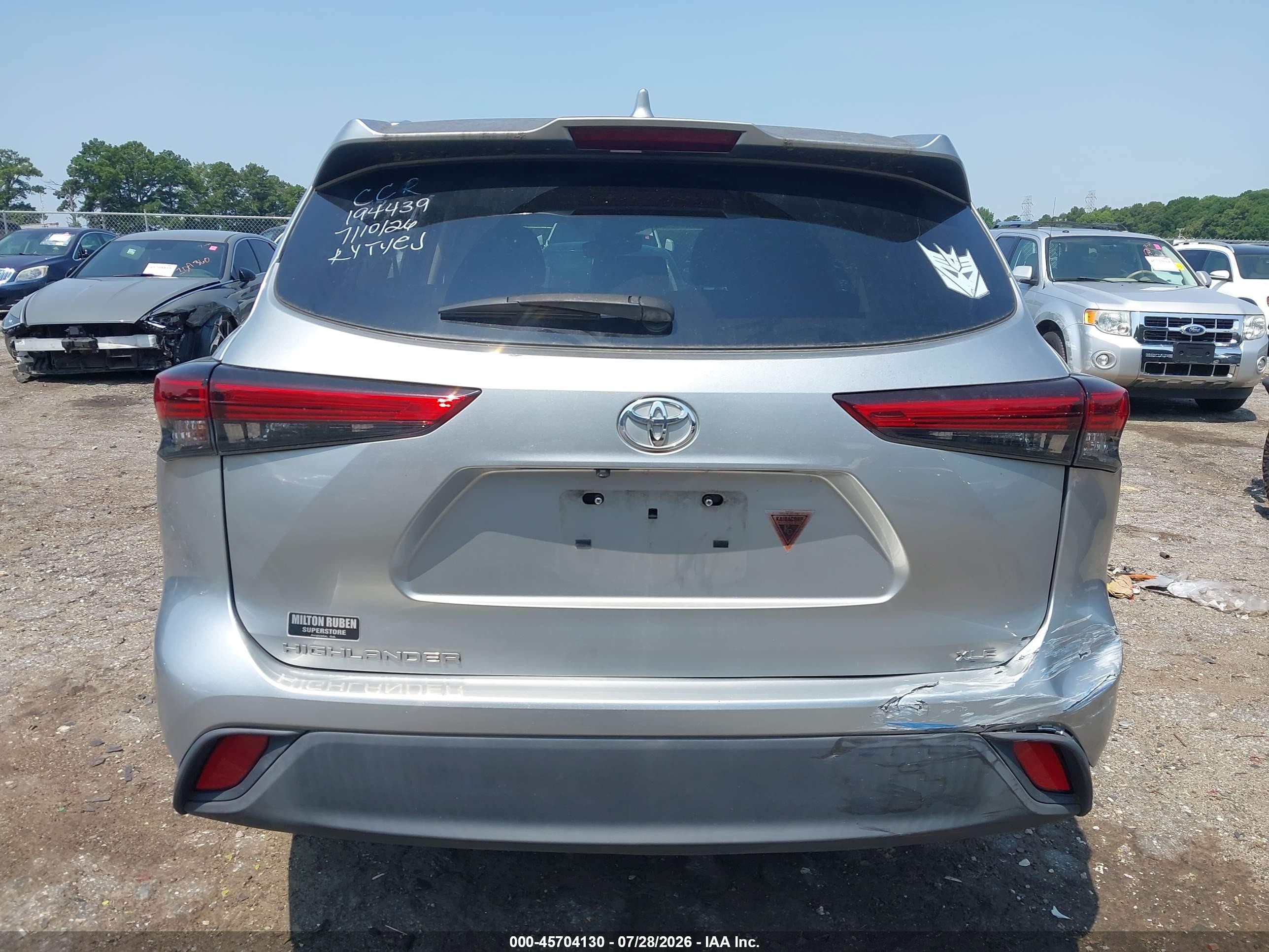 2020 Toyota Highlander Xle Silver vin: 5TDHZRAH6LS012284