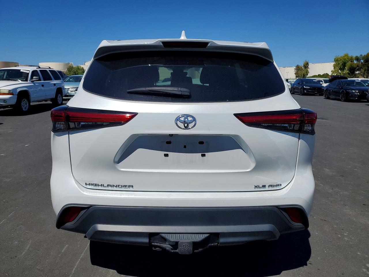 2022 Toyota Highlander Xle Белый vin: 5TDHZRBH2NS221460