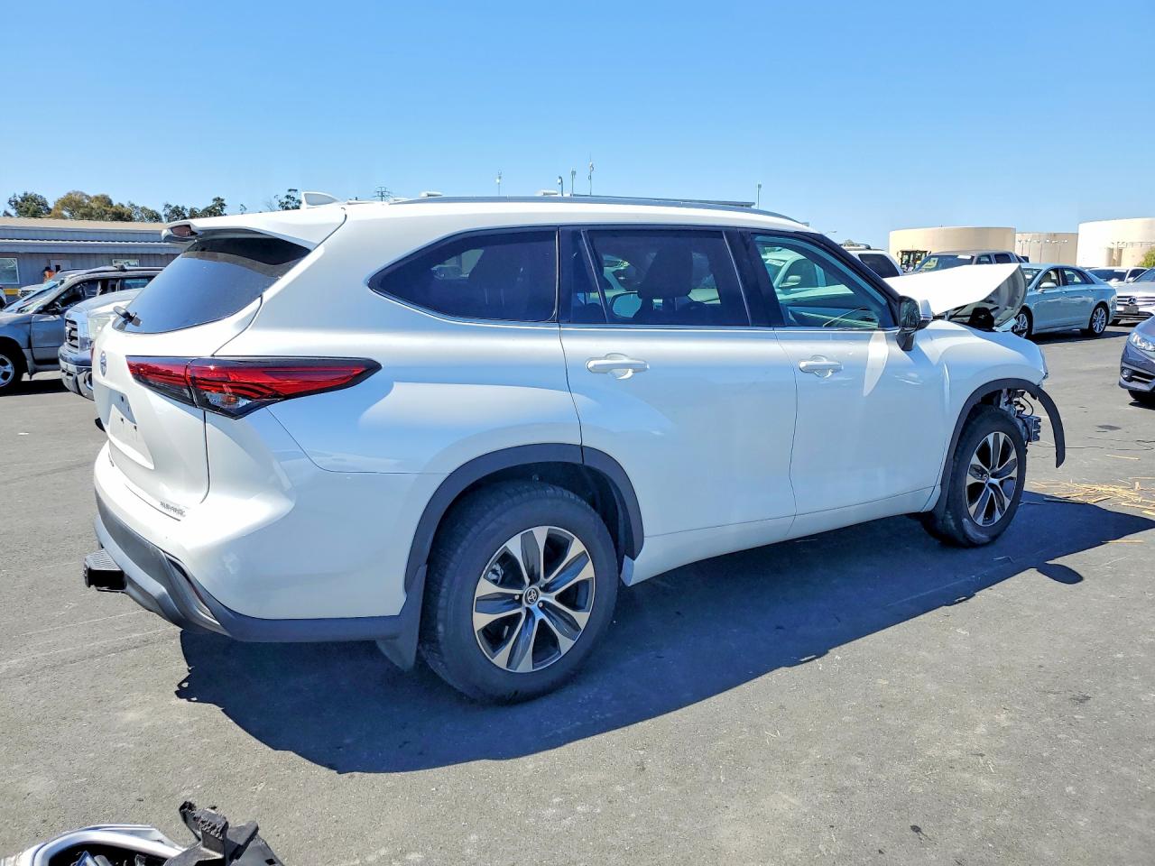 2022 Toyota Highlander Xle Белый vin: 5TDHZRBH2NS221460